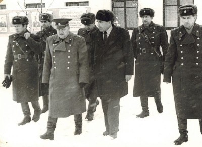 А.В. Буторин в Лесном, с командованием полка ВВ.jpg